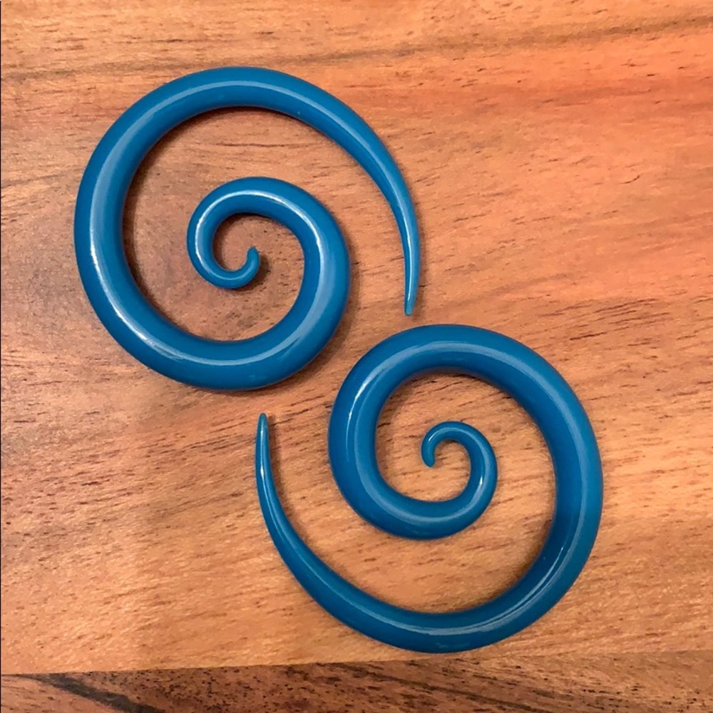 Dangly plugs/gauges